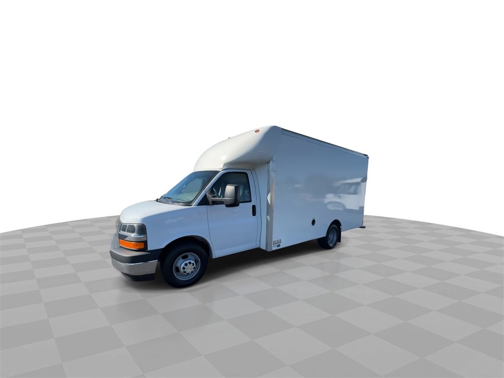 Used 2017 Chevrolet Express 3500 Work Van image 4