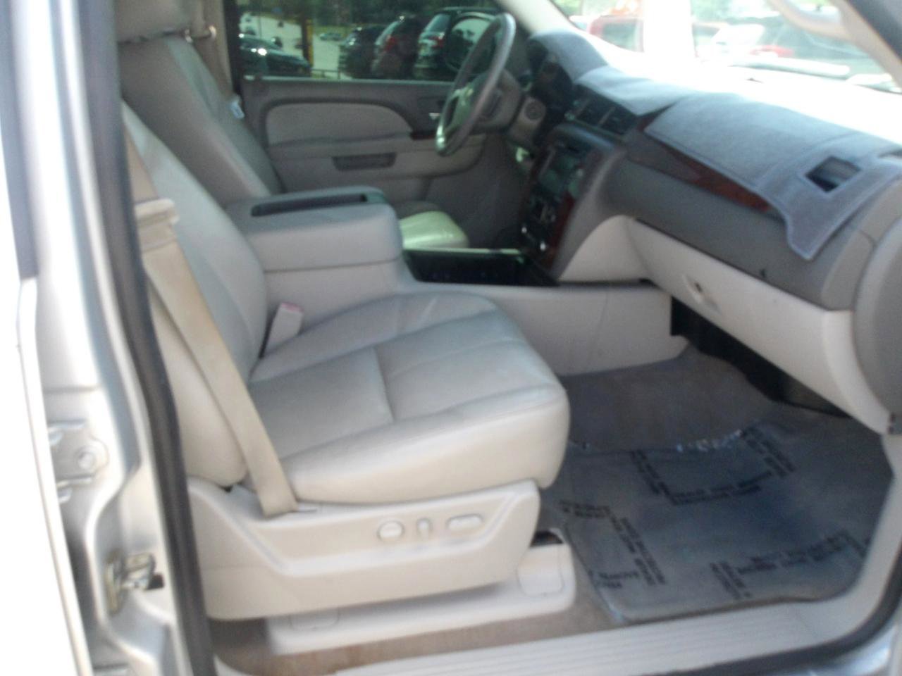 Used 2014 Chevrolet Suburban LT image 10