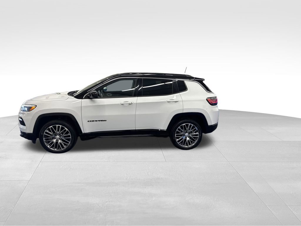 Used 2023 Jeep Compass Limited w/ Elite Group AWD/4WD image 2