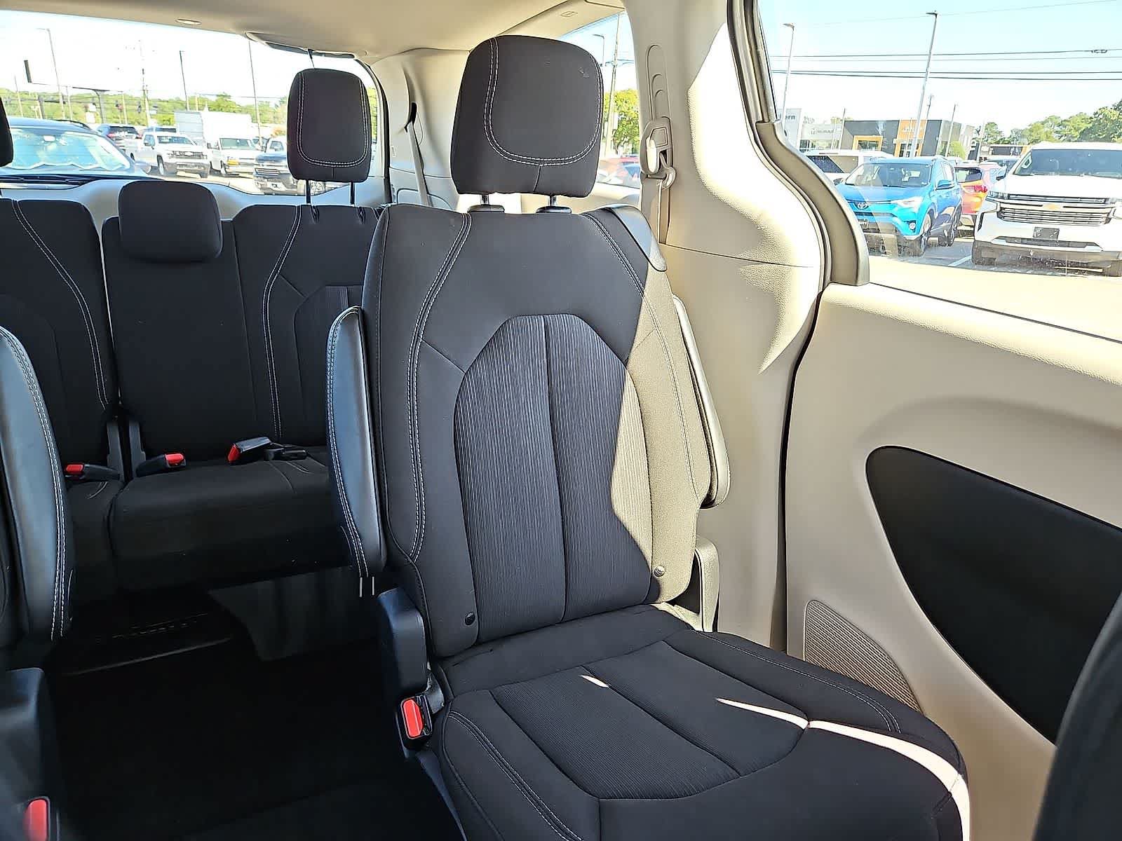 Used 2024 Chrysler Voyager LX FWD image 15
