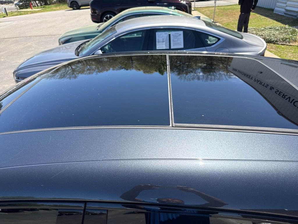 Used 2023 Porsche Macan Turbo image 10