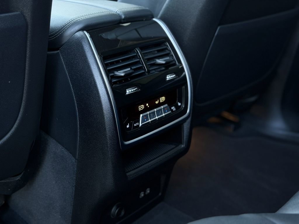 Used 2022 BMW X7 M50i AWD/4WD image 28