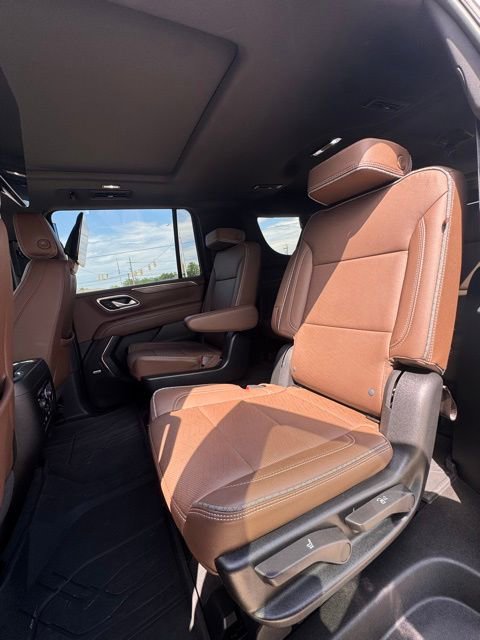 Used 2024 Chevrolet Suburban High Country w/ Advanced Technology Package image 16