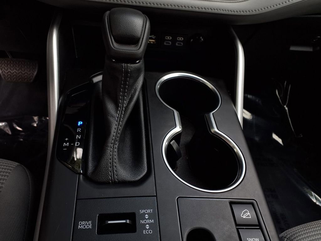 Used 2023 Toyota Highlander L image 11