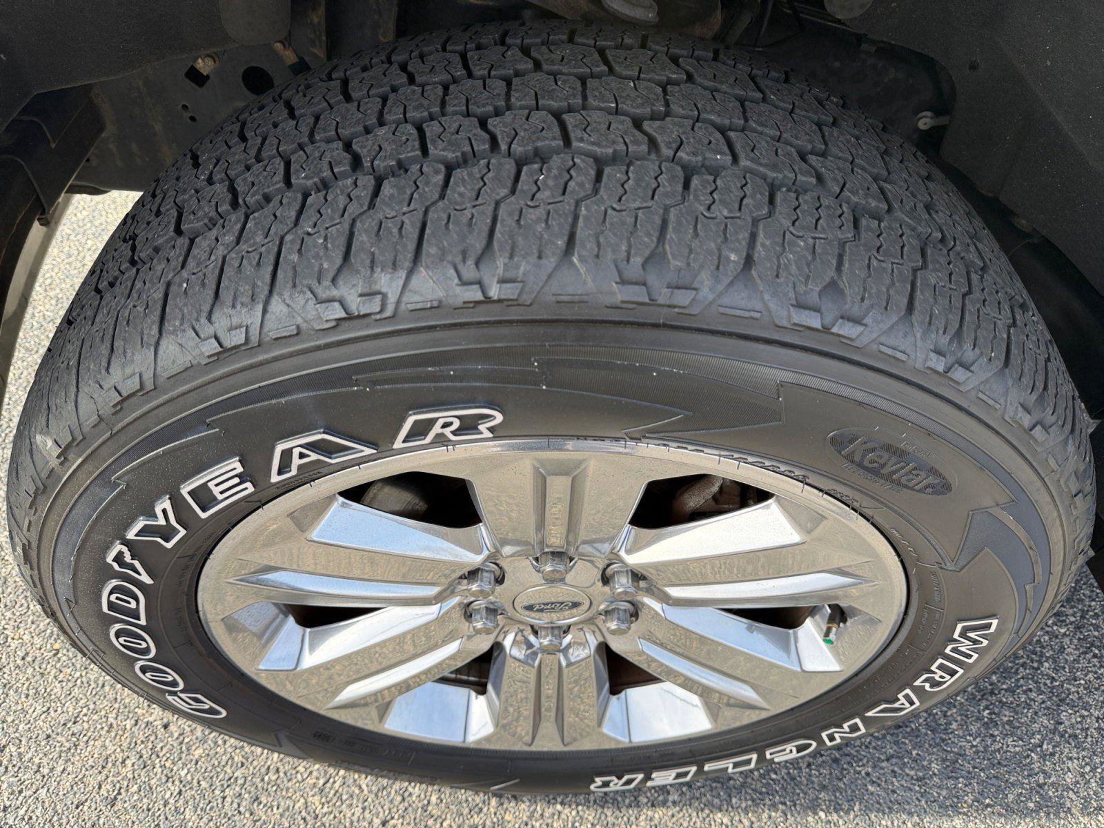 Used 2018 Ford F150 Lariat w/ Equipment Group 502A Luxury image 10