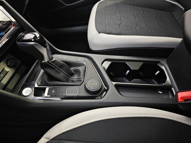 New 2027 Volkswagen Taos SE AWD/4WD image 32