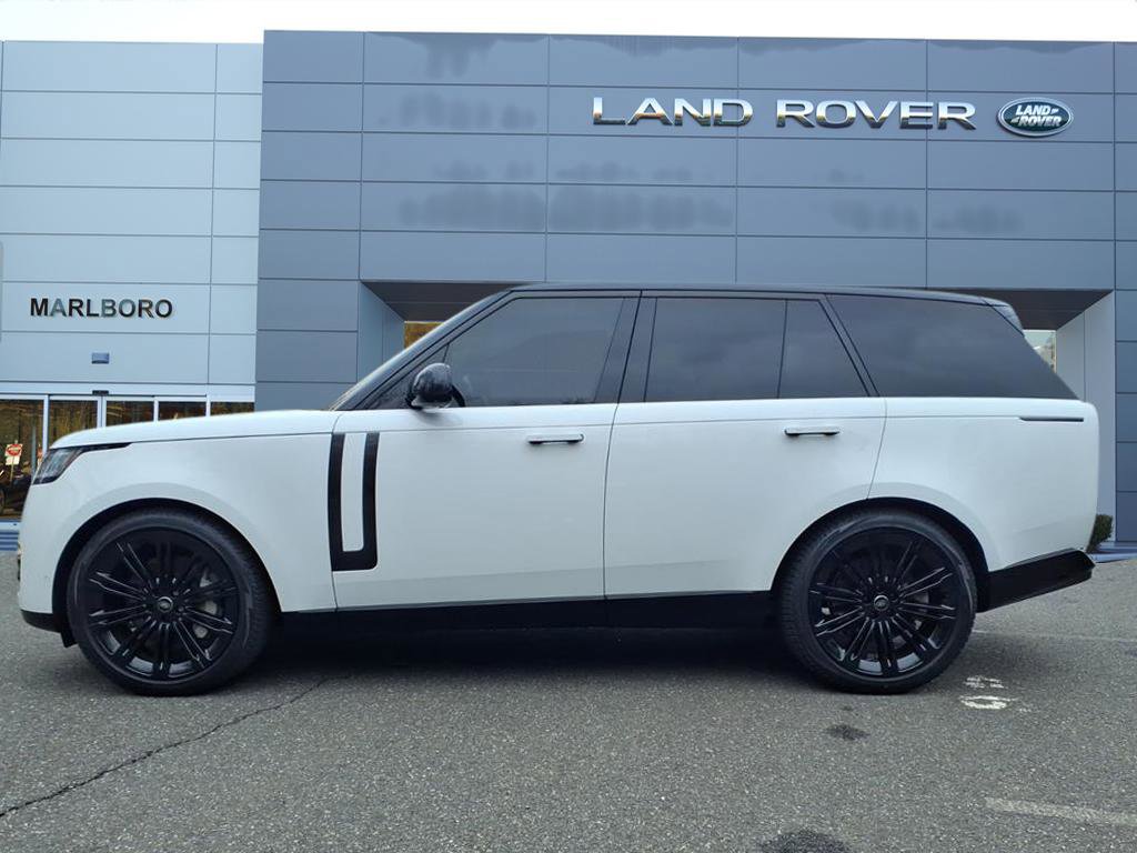 Certified 2024 Land Rover Range Rover SE image 6