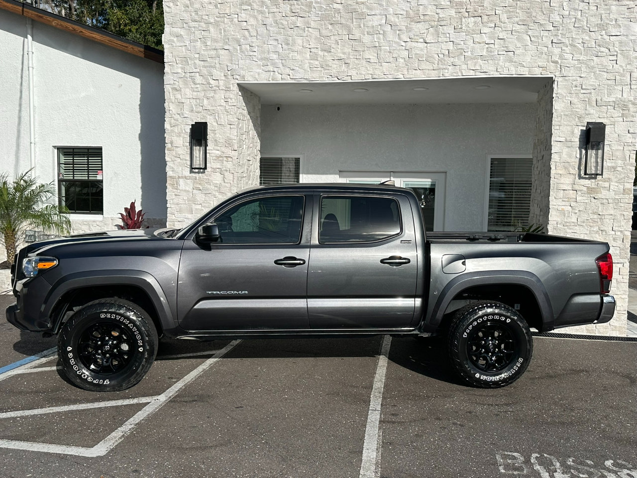 Used 2019 Toyota Tacoma SR5 image 2
