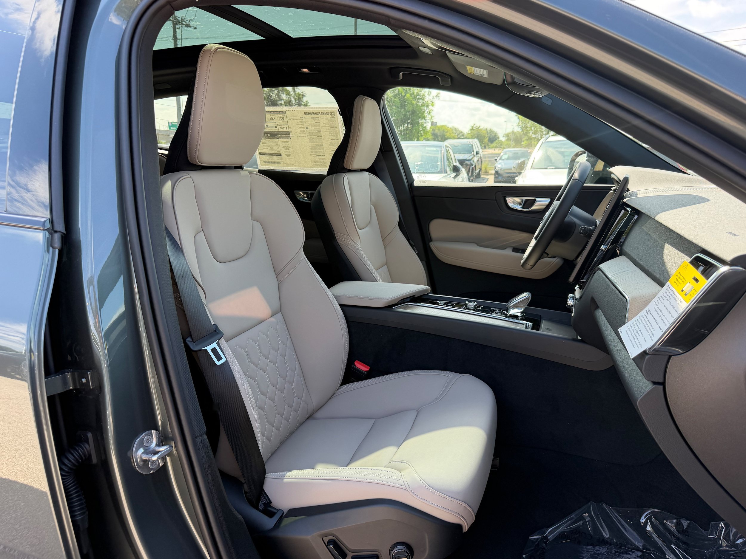 New 2026 Volvo XC60 T8 Plus w/ Climate Package AWD/4WD image 8
