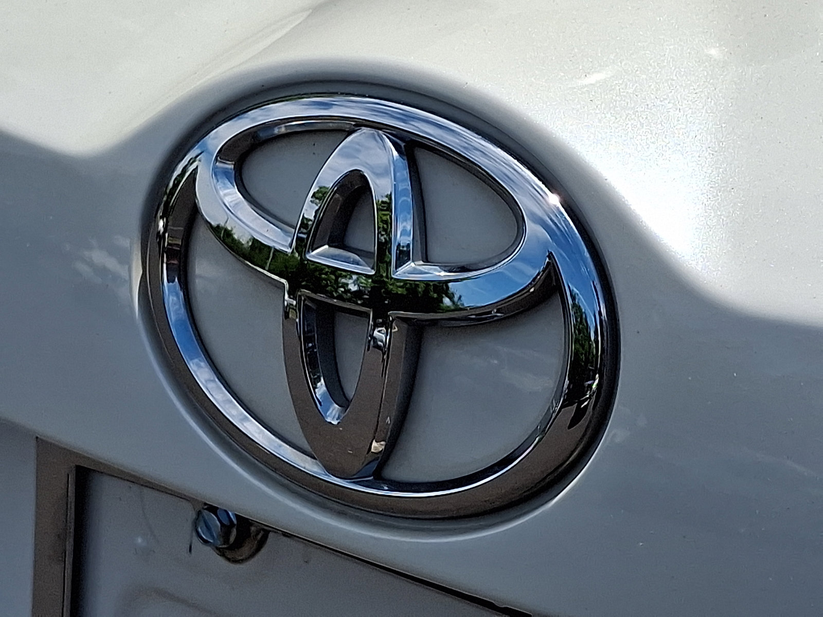 Used 2015 Toyota RAV4 Limited w/ Technology Package AWD/4WD image 30