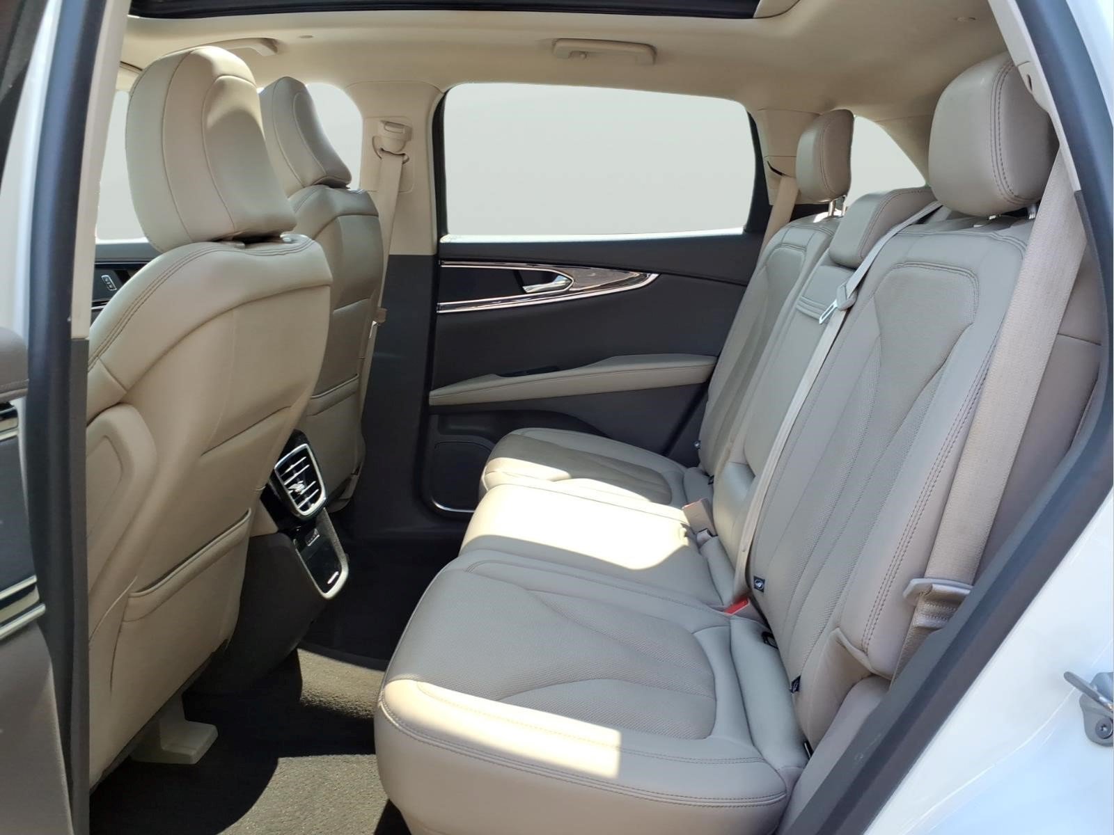 Used 2023 Lincoln Nautilus Reserve FWD image 9