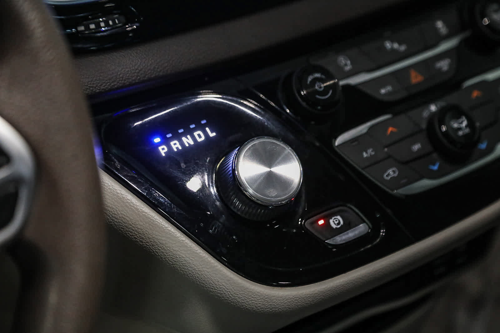 Used 2019 Chrysler Pacifica Touring image 17