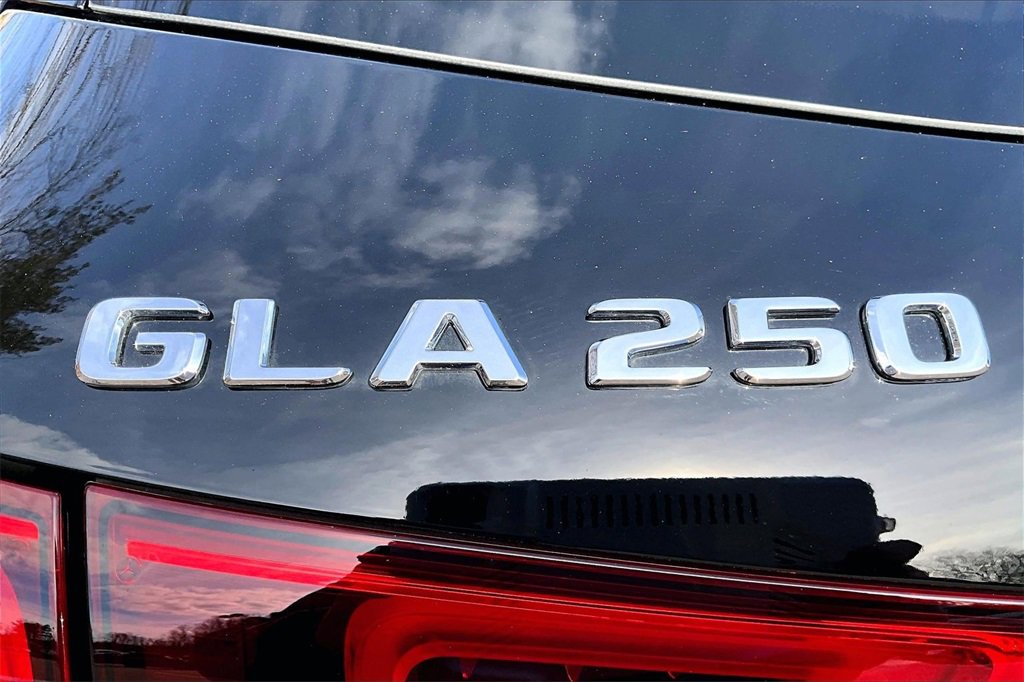 Certified 2022 Mercedes-Benz GLA 250 4MATIC image 33