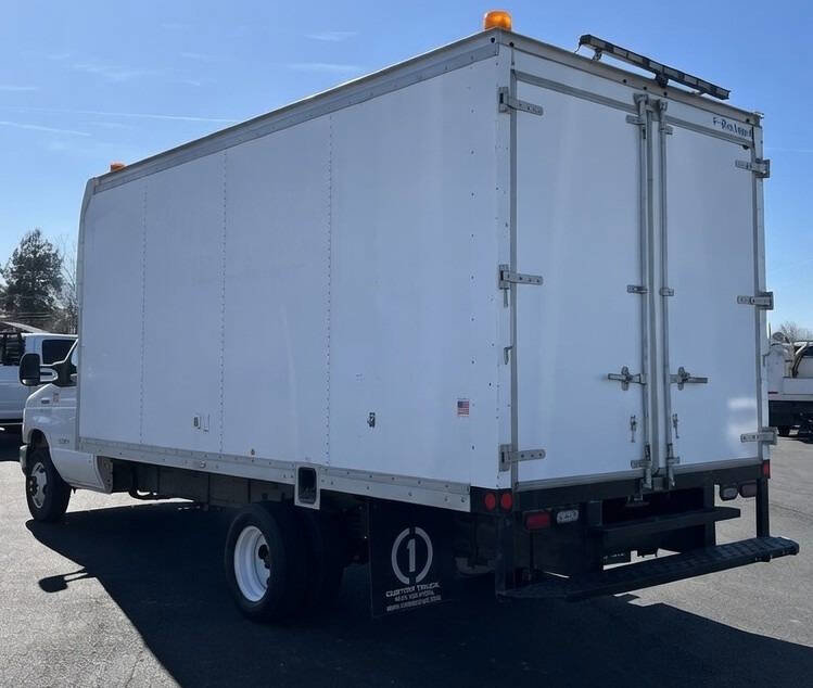 Used 2015 Ford E-450 and Econoline 450 Super Duty w/ Power Windows & Locks Group RWD image 3