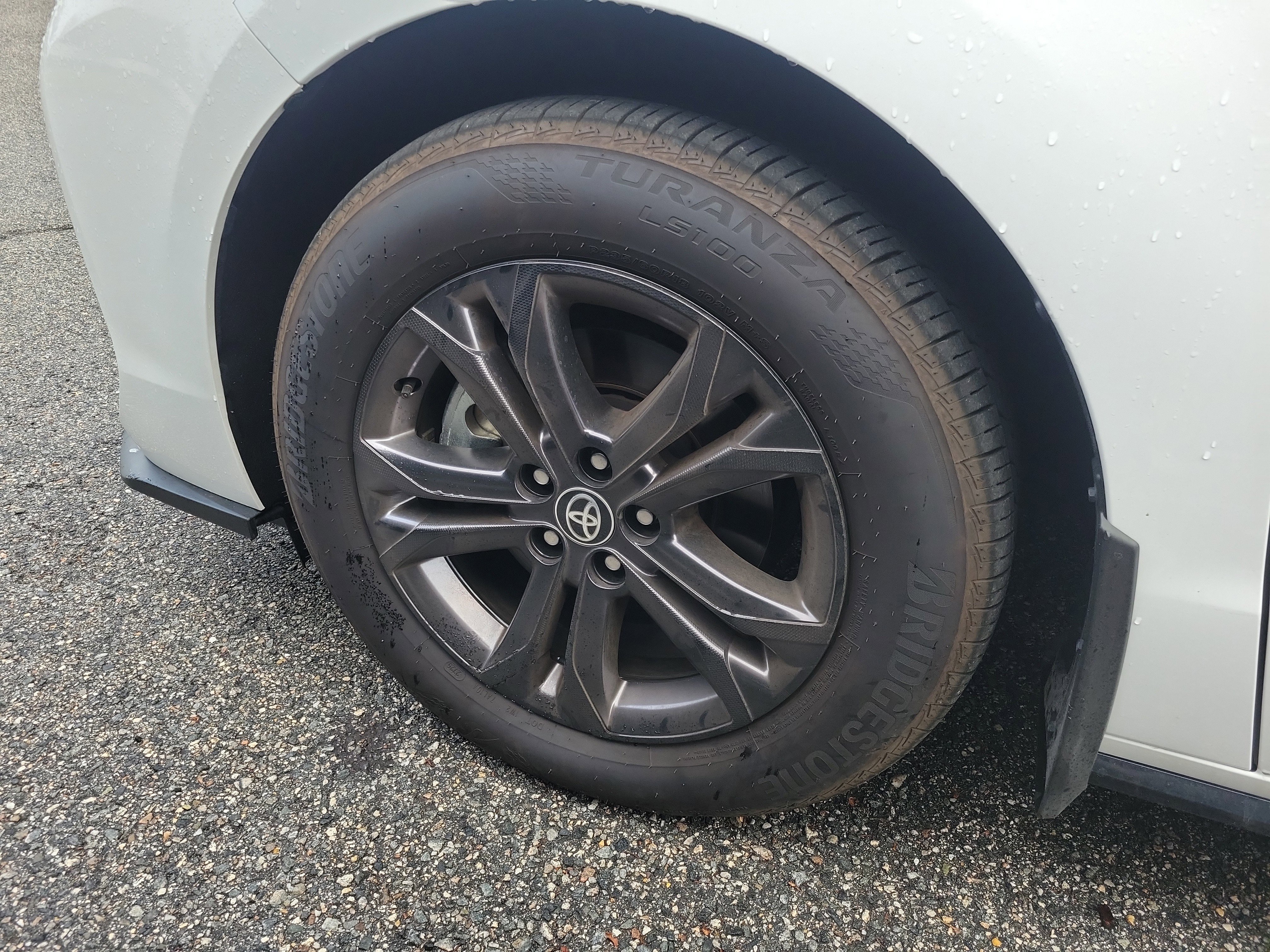 Used 2025 Toyota Sienna XSE w/ XSE Plus Package AWD/4WD image 23