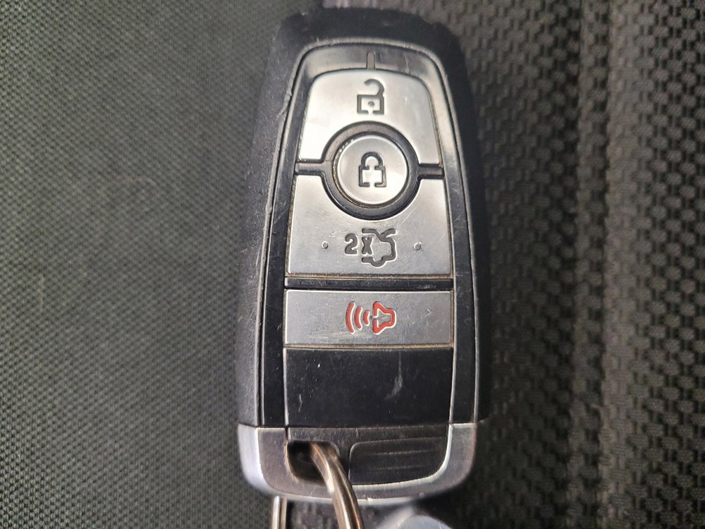 Used 2020 Ford Fusion SE image 32