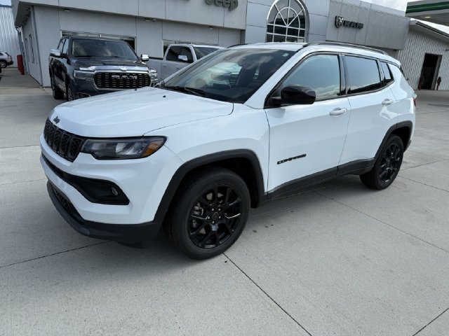 Used 2025 Jeep Compass Latitude w/ Convenience Group AWD/4WD image 4