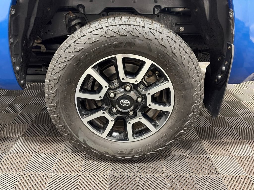 Used 2018 Toyota Tundra Limited w/ Limited Premium Package AWD/4WD image 29