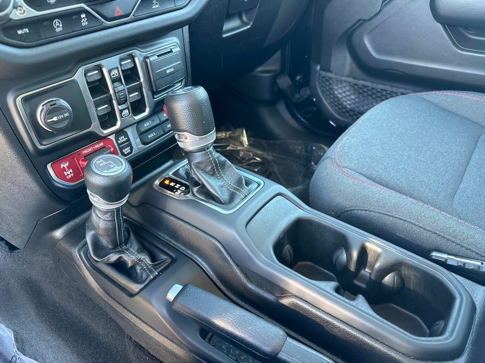 Used 2024 Jeep Wrangler Unlimited Rubicon AWD/4WD image 25