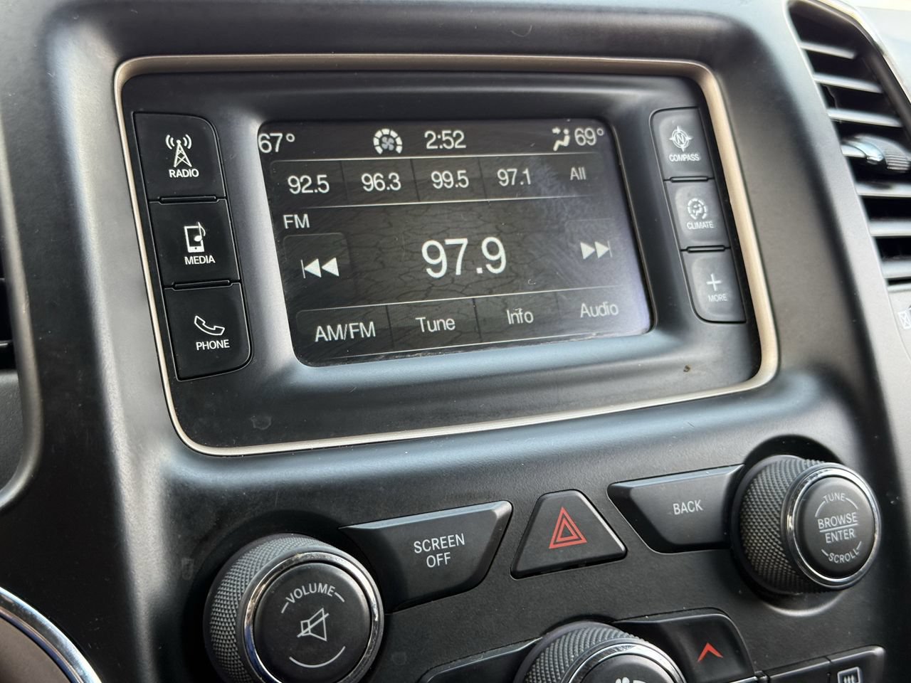 Used 2017 Jeep Grand Cherokee Laredo RWD image 18