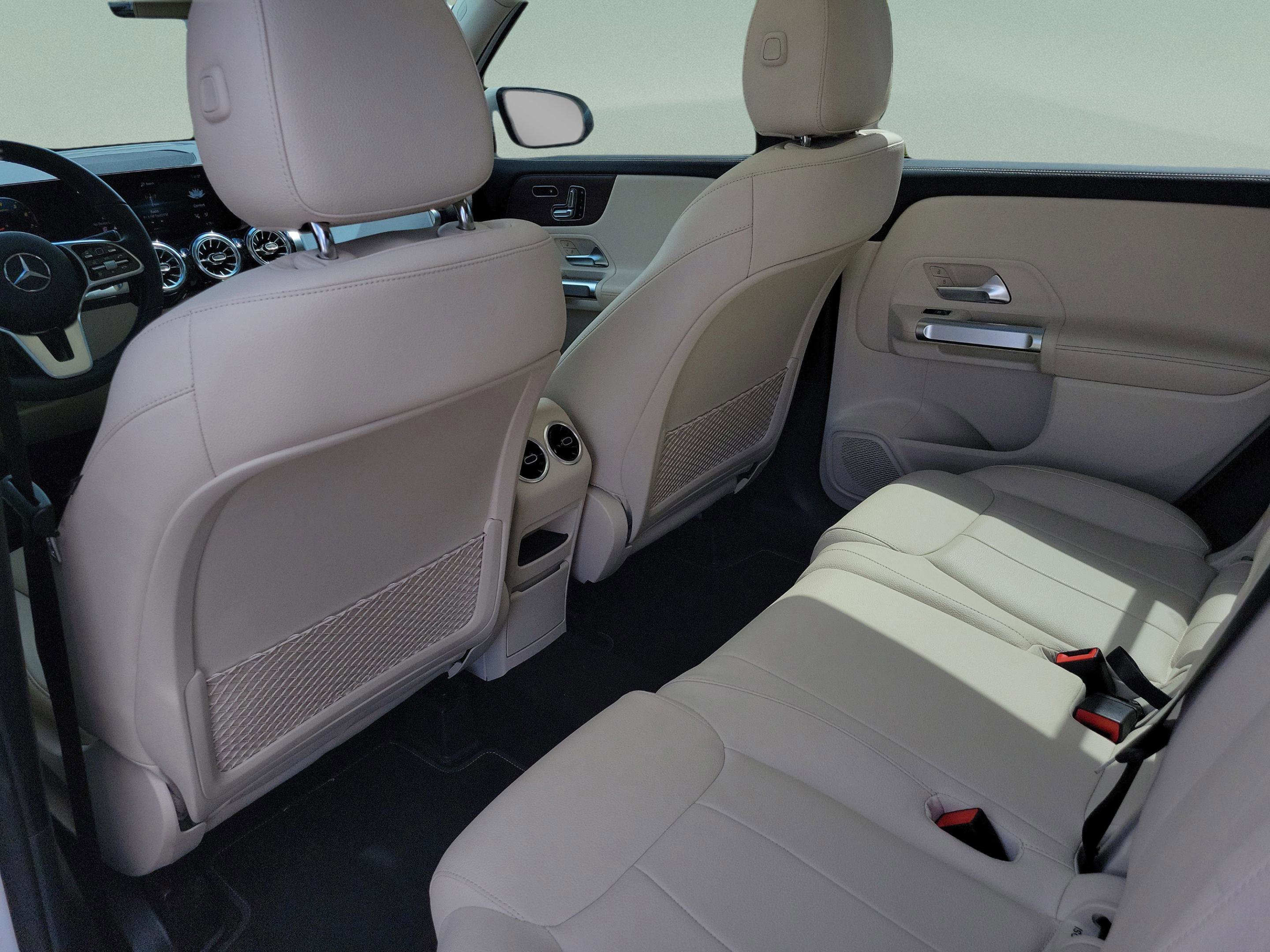 Used 2023 Mercedes-Benz GLB 250 4MATIC image 9