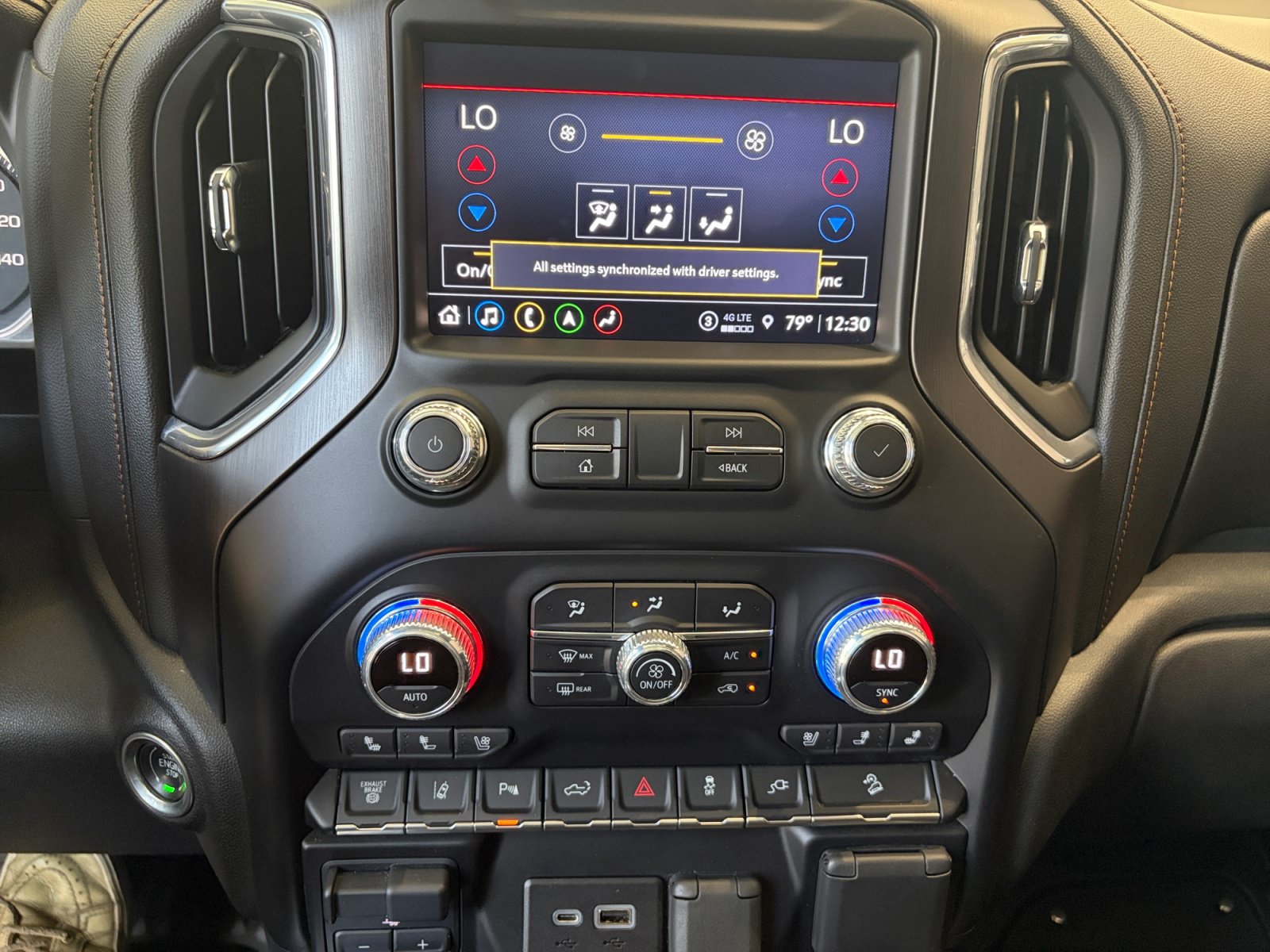 Used 2022 GMC Sierra 2500 AT4 w/ AT4 Premium Plus Package AWD/4WD image 24