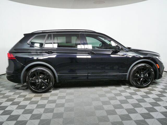 Used 2024 Volkswagen Tiguan SE R-Line FWD image 2