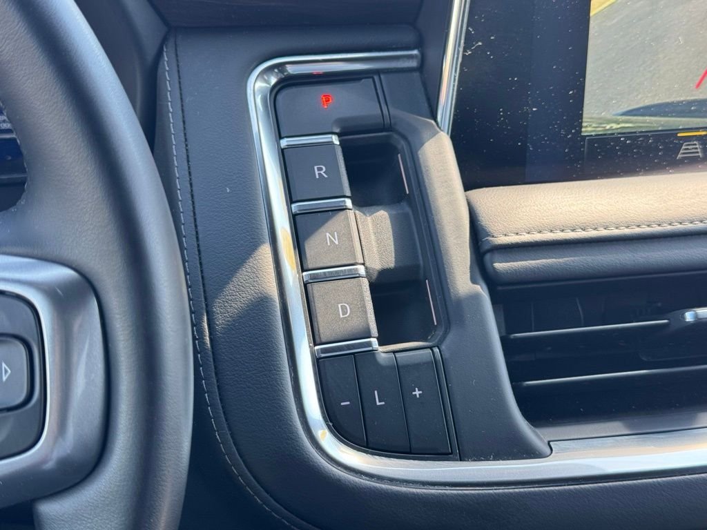 Used 2024 Chevrolet Suburban LT image 35