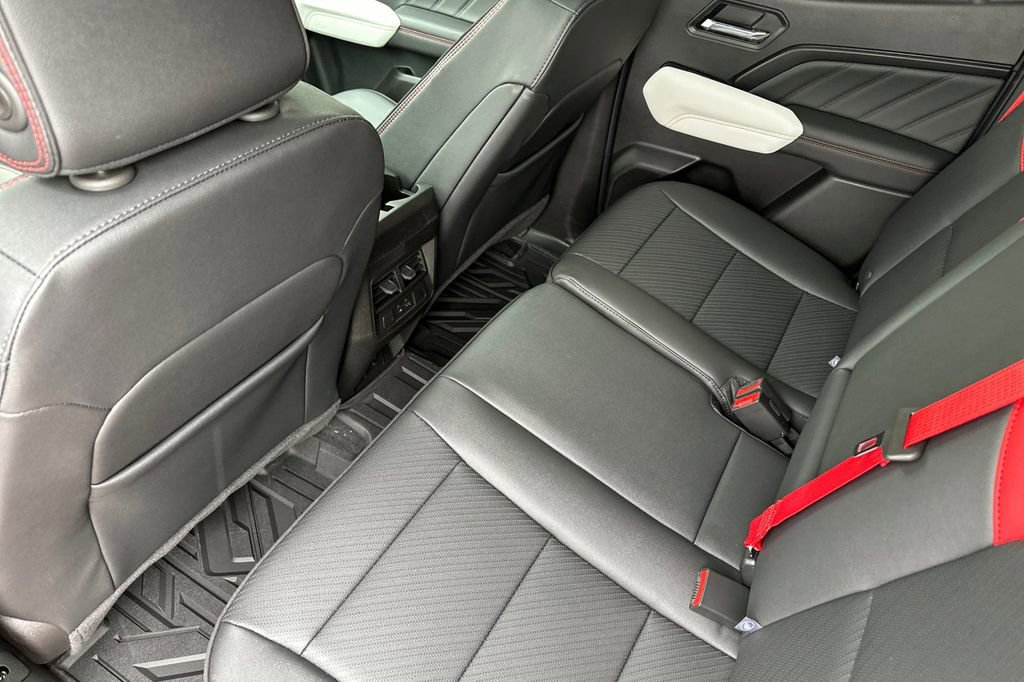 New 2026 GMC Canyon AT4X w/ AT4X AEV Edition AWD/4WD image 11