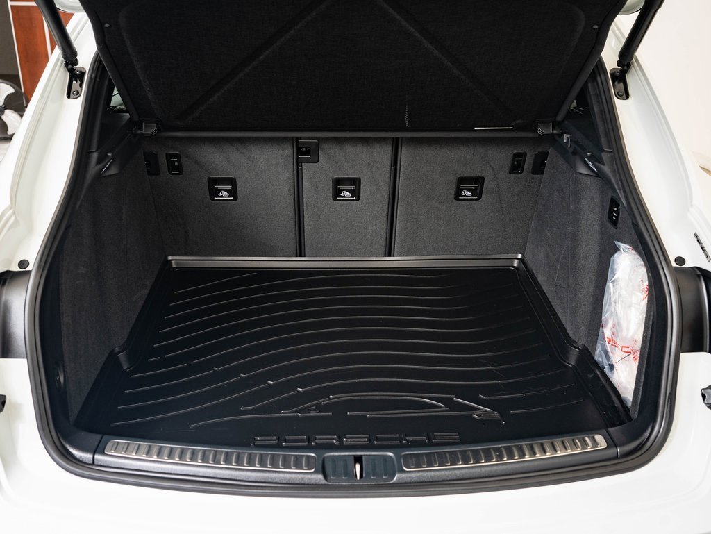 Certified 2024 Porsche Macan image 19