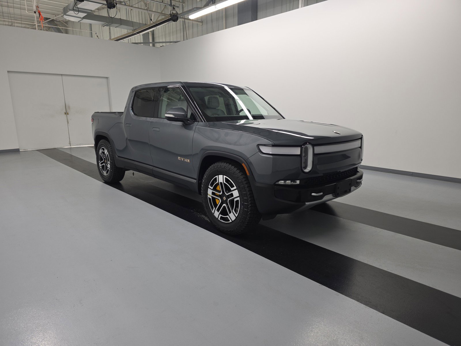 Used 2023 Rivian R1T Adventure image 7