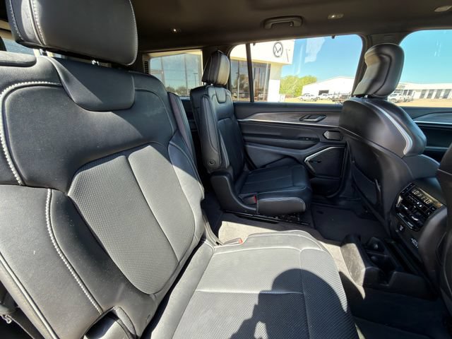 Used 2021 Jeep Grand Cherokee L Overland w/ Luxury Tech Group IV AWD/4WD image 30