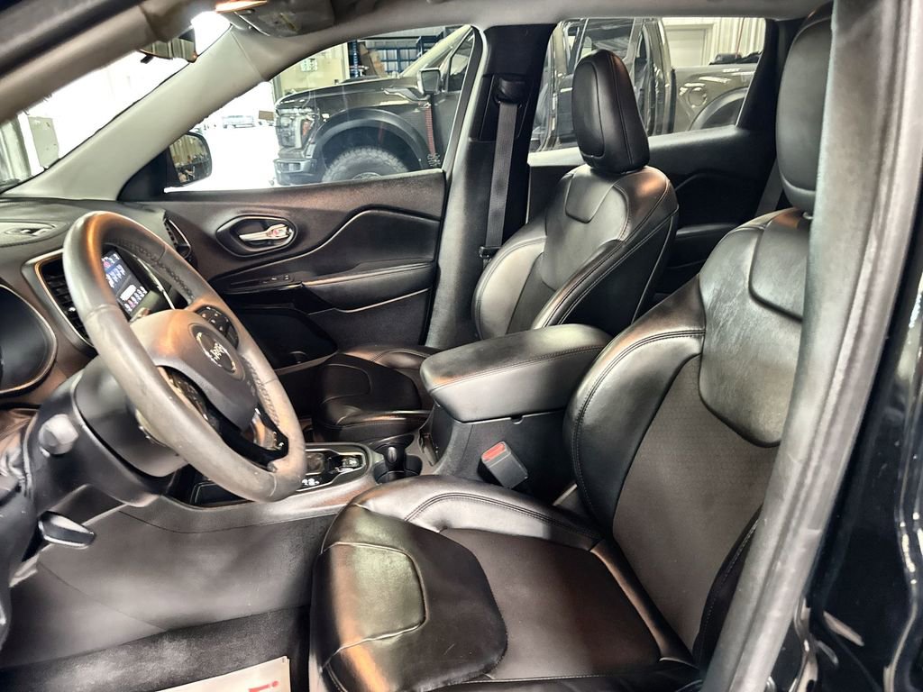Used 2020 Jeep Cherokee Latitude Plus FWD image 12