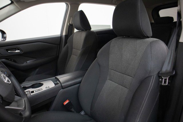 Used 2025 Nissan Rogue SV FWD image 8