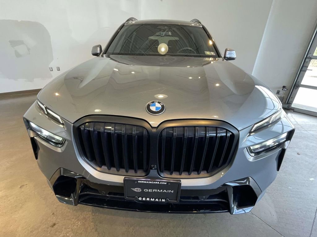 Used 2023 BMW X7 xDrive40i w/ M Sport Package image 2