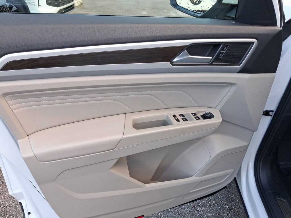 Used 2022 Volkswagen Atlas SE w/ Black Wheel Package image 16