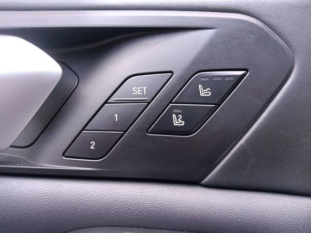 Used 2019 BMW X5 xDrive50i w/ M Sport Package AWD/4WD image 12