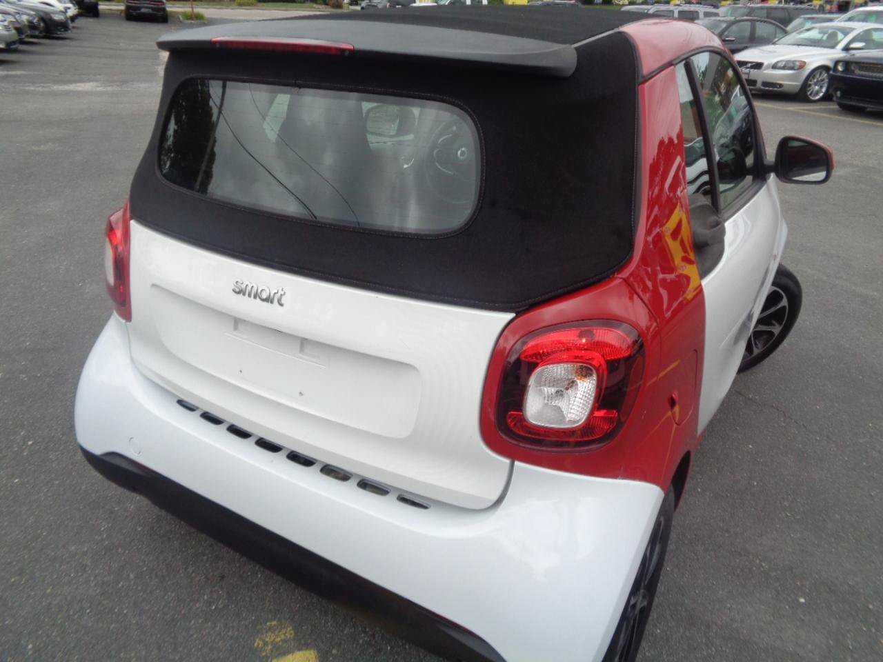Used 2017 smart fortwo passion RWD image 20