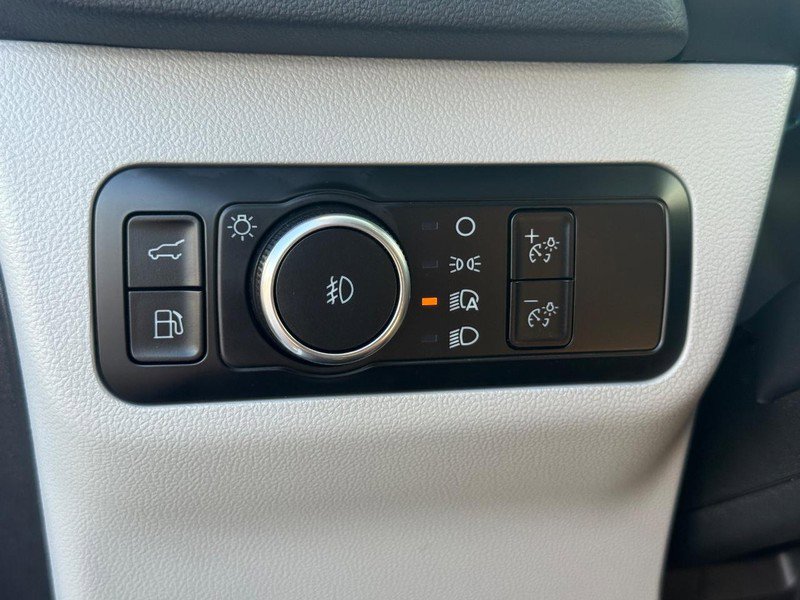 Used 2024 Ford Escape SE image 21