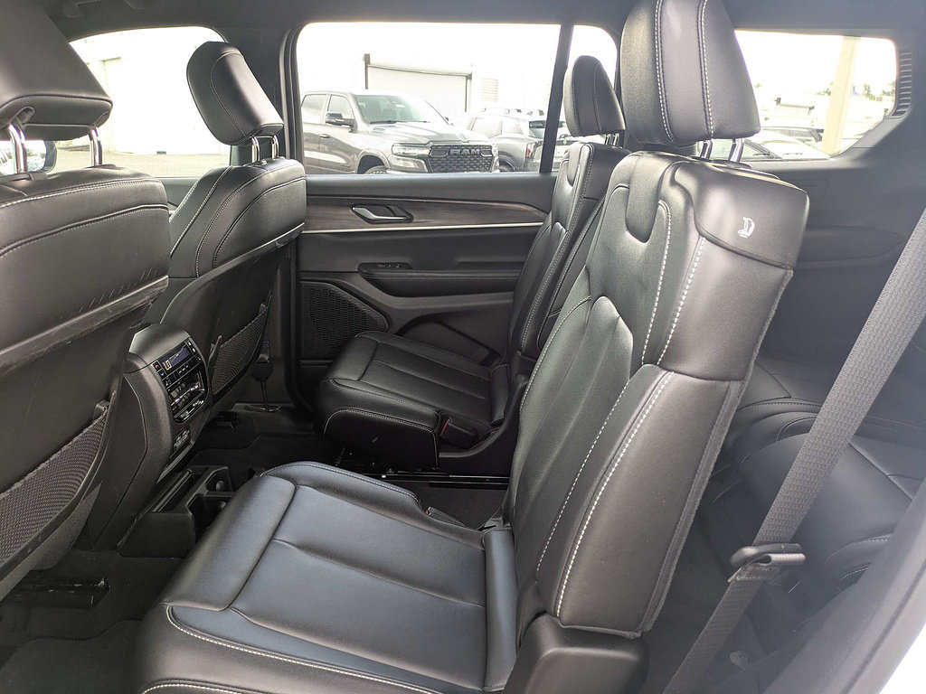 Used 2024 Jeep Grand Cherokee L Limited w/ Black Appearance Package RWD image 14