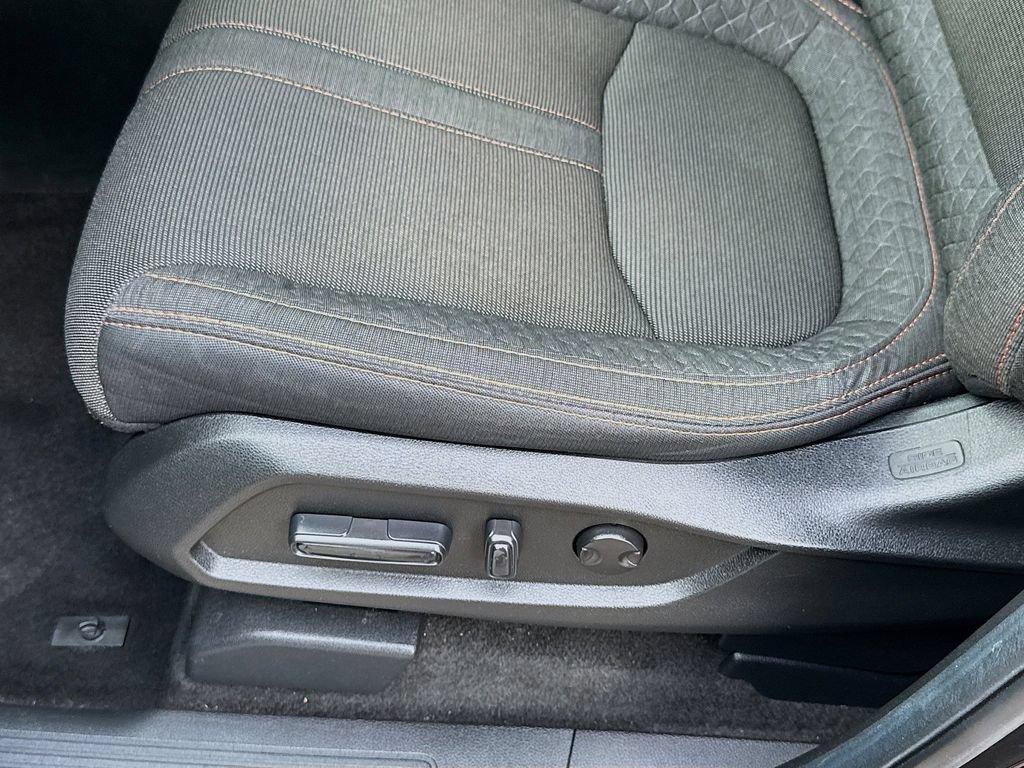 Used 2025 Honda Pilot Sport image 17