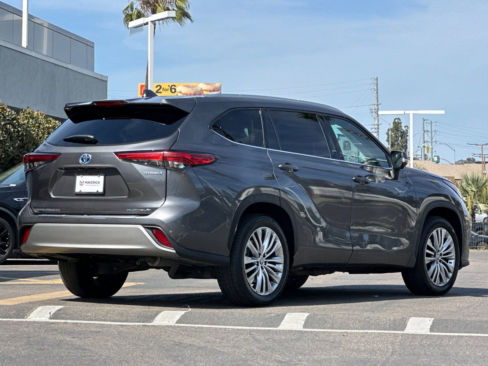 Used 2023 Toyota Highlander Platinum FWD image 5