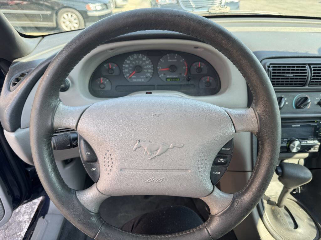 Used 2001 Ford Mustang Convertible image 8