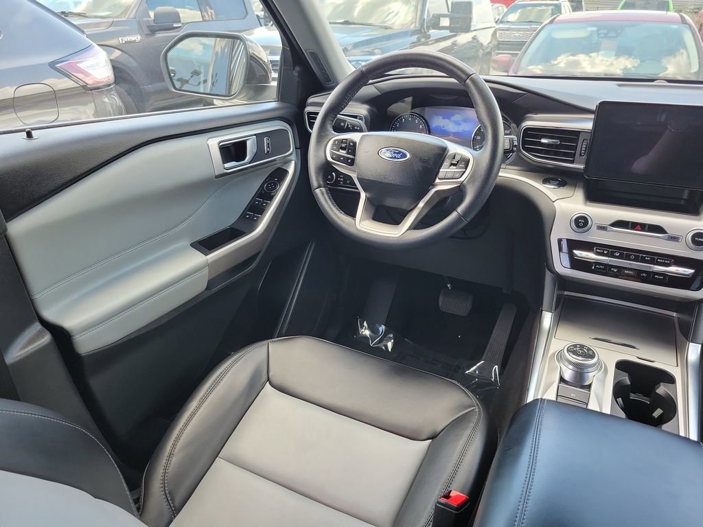 Used 2024 Ford Explorer XLT w/ Equipment Group 202A image 12