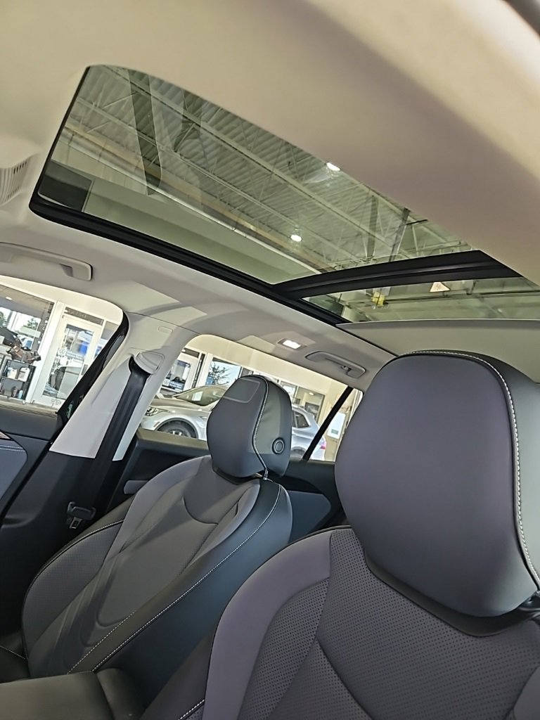 New 2025 Volkswagen Tiguan SE image 29