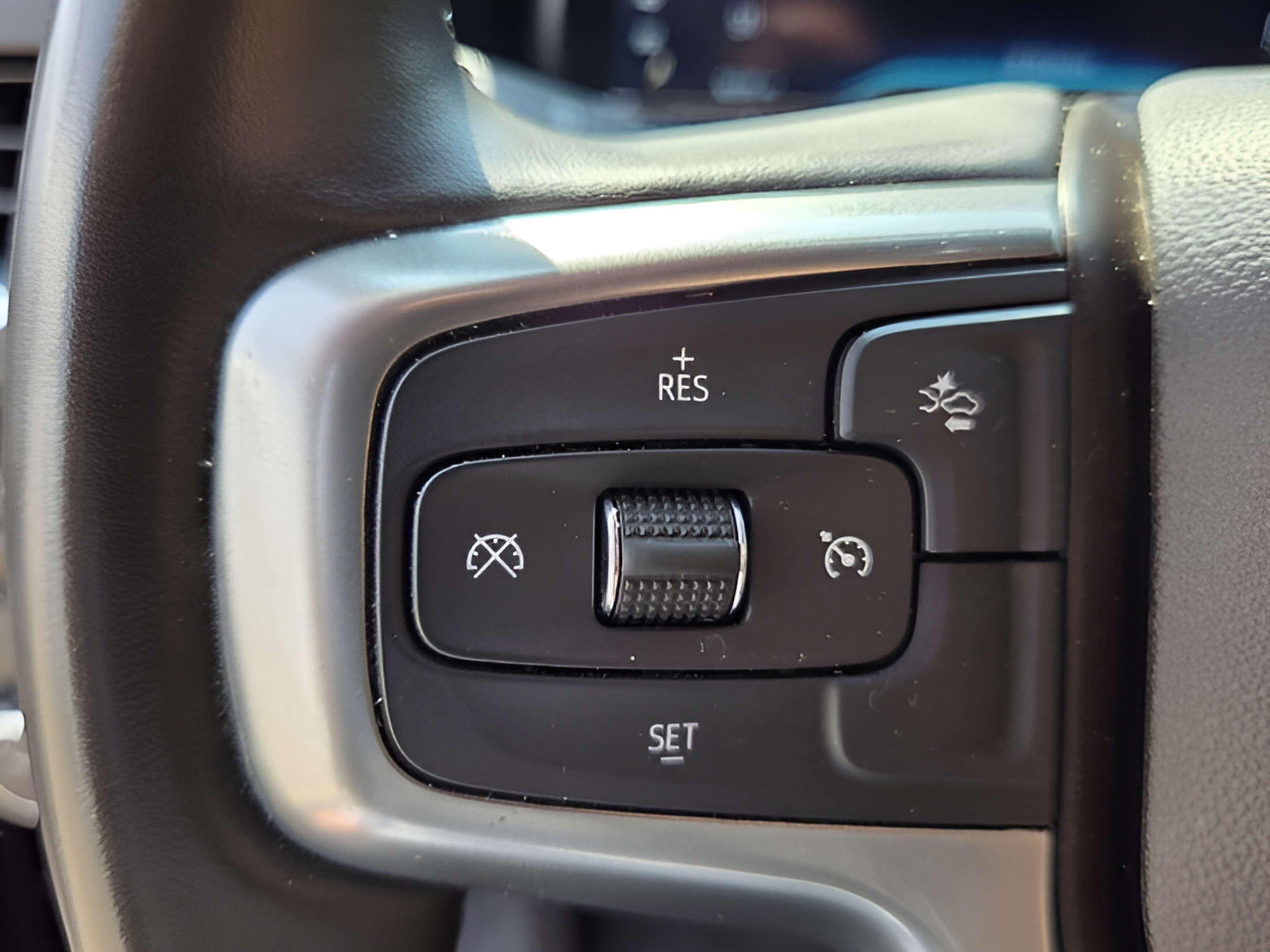Certified 2024 Chevrolet Suburban LT RWD image 24