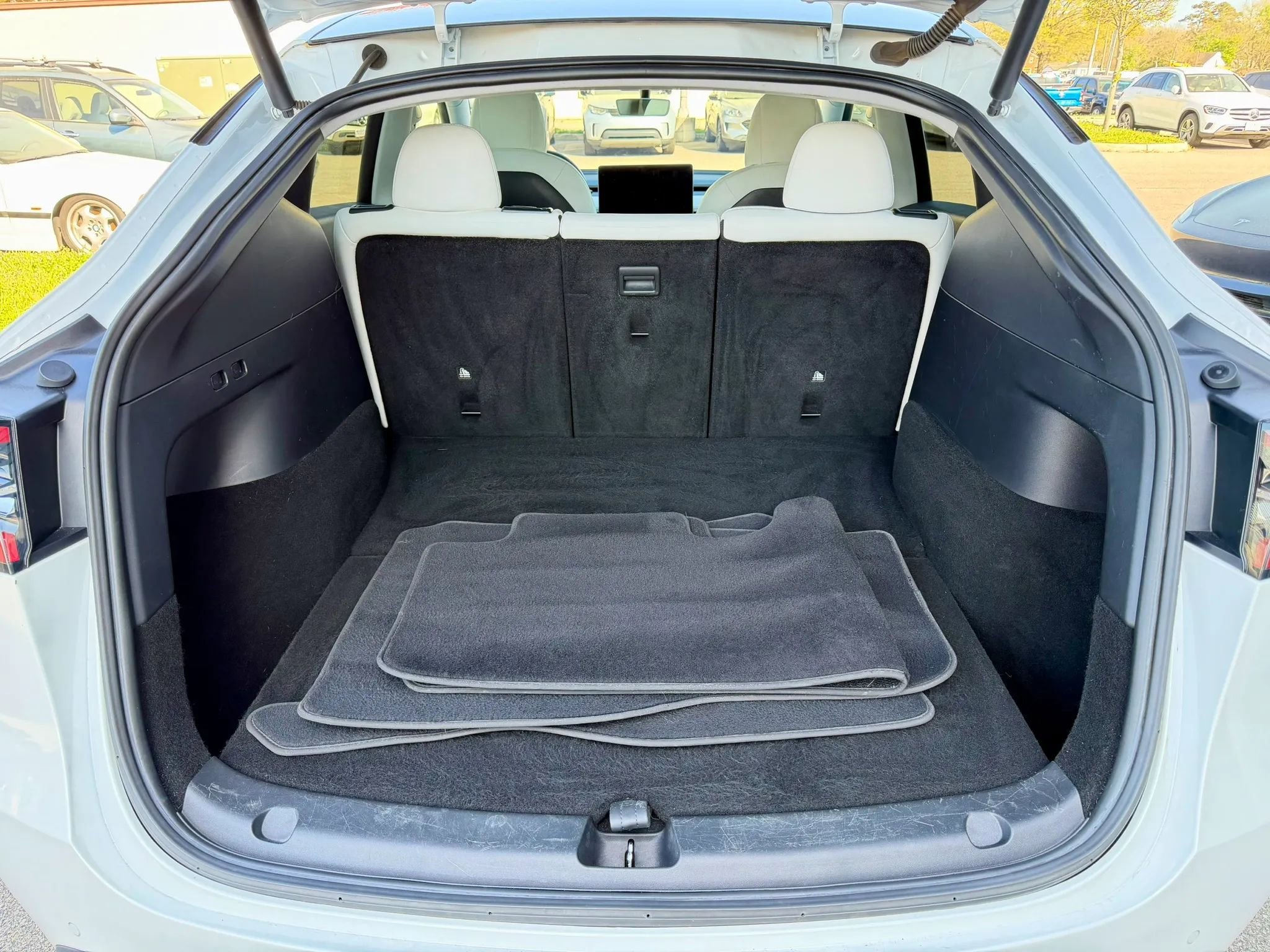 Used 2021 Tesla Model Y Long Range image 10