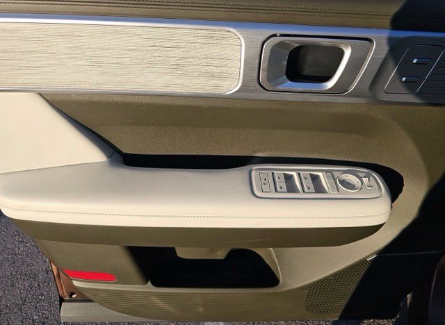Used 2025 Hyundai Santa Fe Calligraphy FWD image 11