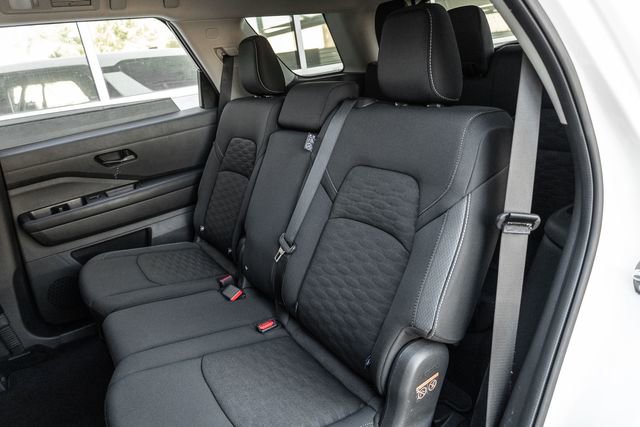 Used 2024 Nissan Pathfinder S image 12