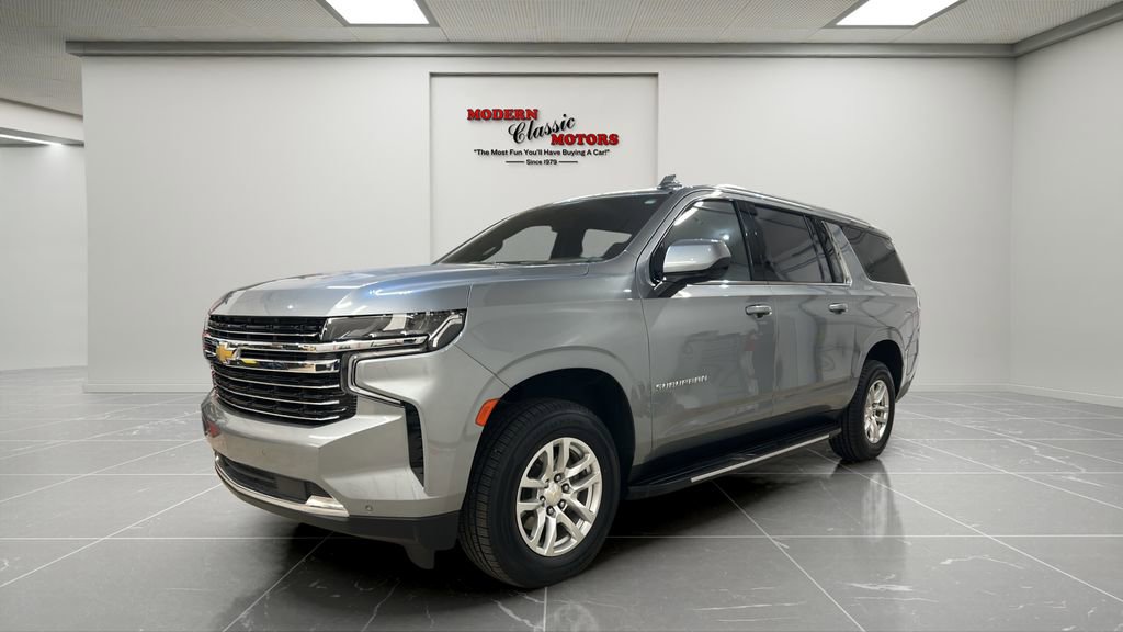Used 2024 Chevrolet Suburban LT image 3